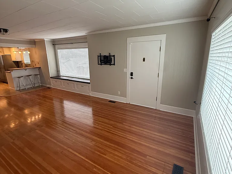 923 S 21st Ave — Photo 7