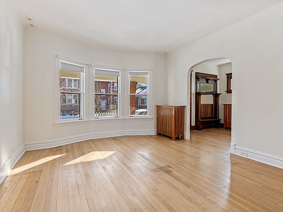 5th image of 3018 W Eastwood Ave
