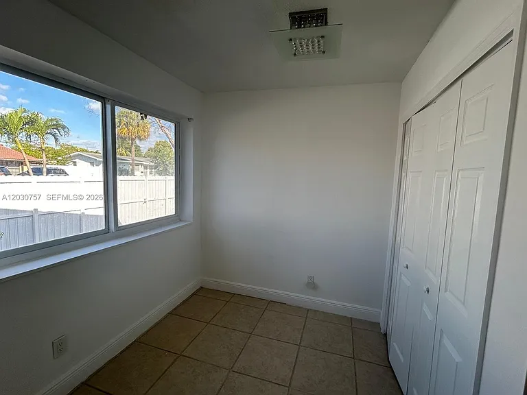 6331 NW 110th Ter — Photo 4