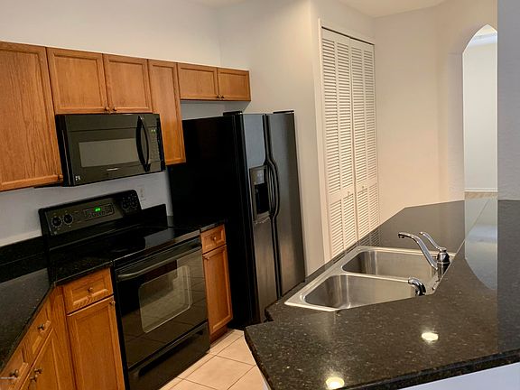 4th image of 135 Calle El Jardin St #203