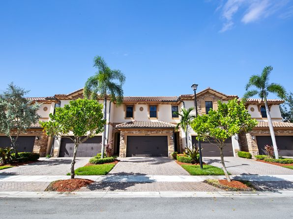 8447 Lake Majesty Ln