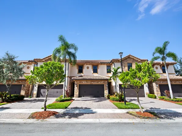 8447 Lake Majesty Ln, Parkland, FL 33076