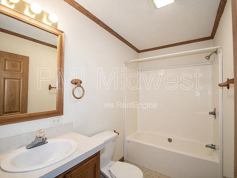 11845 Center St — Photo 17