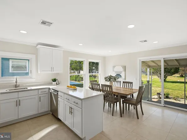 205 Bonaire Dr, Toms River, NJ 08757