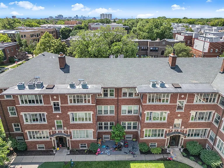 Hinman Court Condos — Photo 18