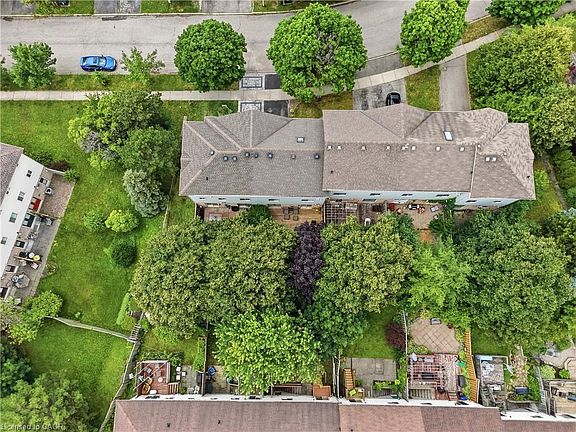 4th image of 692 Grange Cres