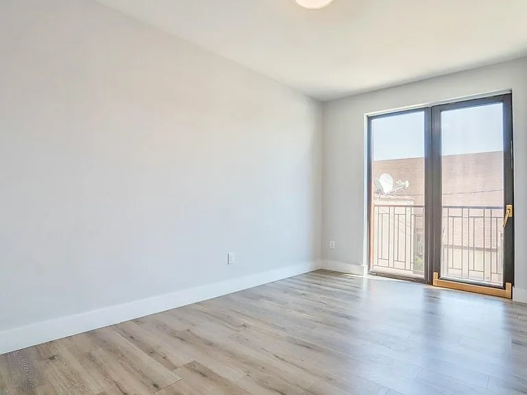 502 Broadway #301 — Photo 3
