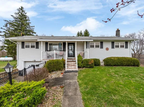 902 Ridgeview Ln, Moundsville, WV 26041