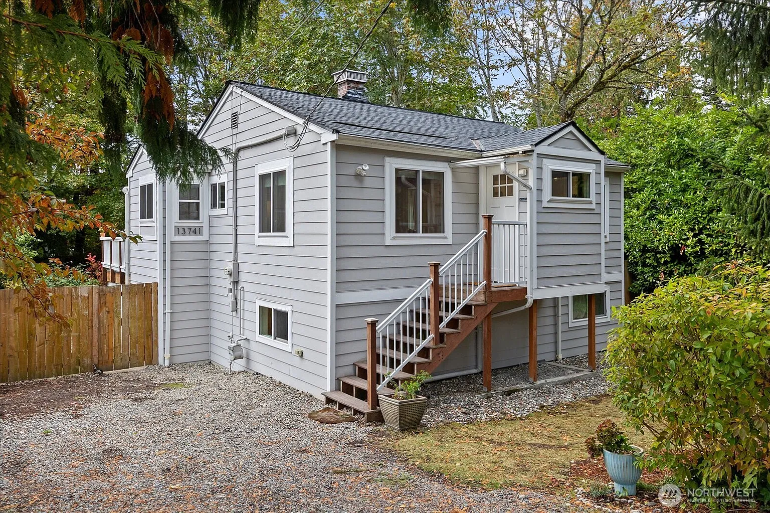 13741 37th Avenue NE photo 1