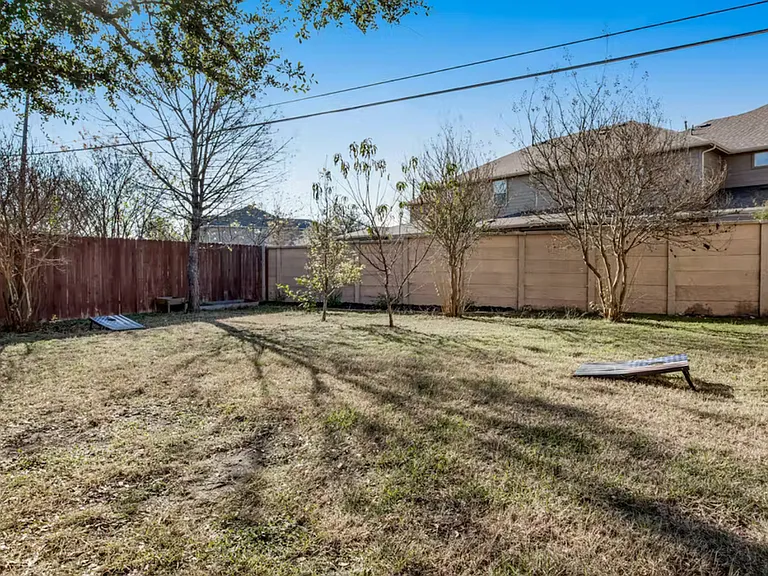 2902 Donnell Dr — Photo 33