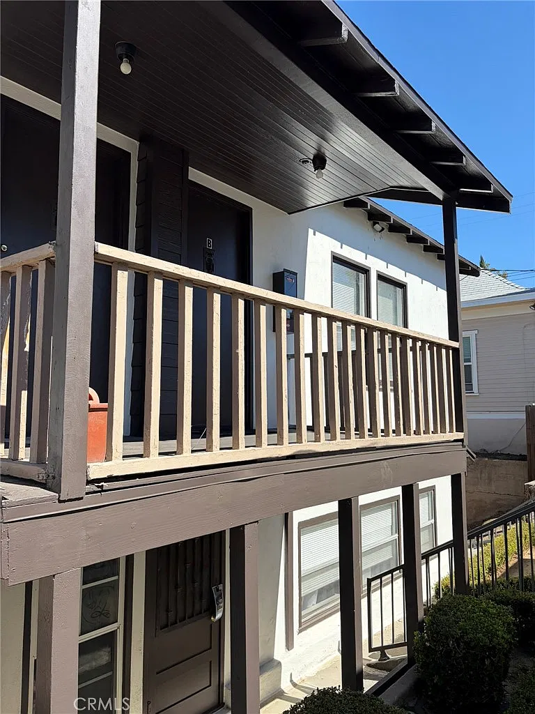 1 bed, 1056 sqft, $2,000 — Photo 2