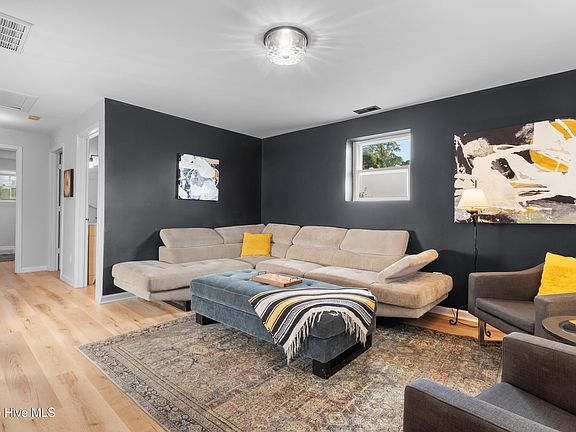 3rd image of 721 Campbell Street