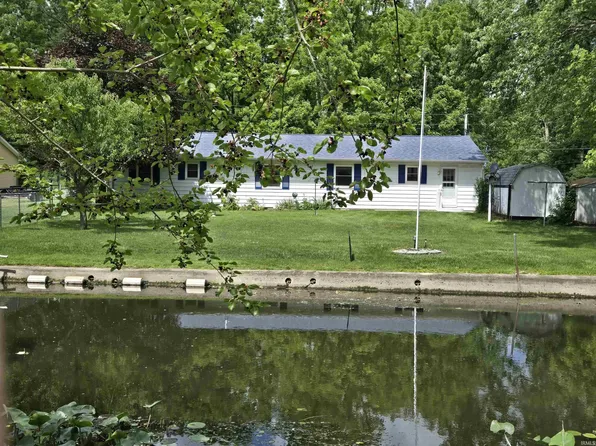7446 E South Barbee Dr, Pierceton, IN 46562