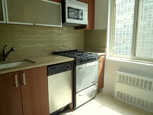 Rented by Stonehenge NYC LLC | media 11