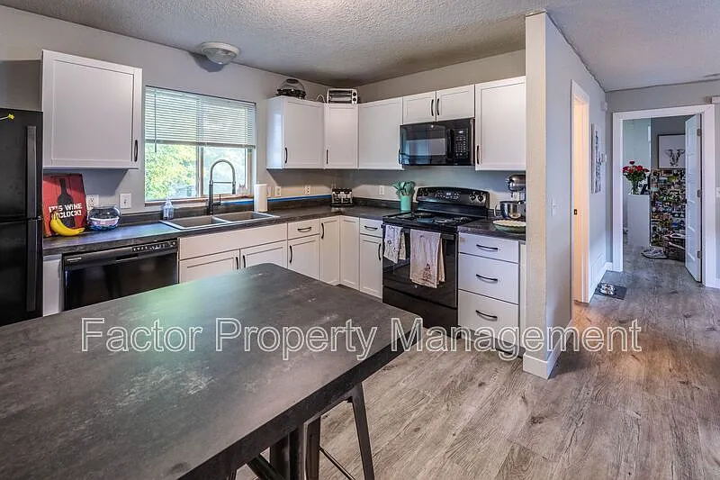 5 bed, 2.0 bath, 1536 sqft, $3,050 — Photo 3