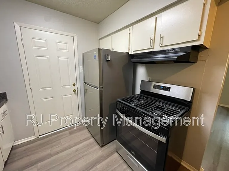 3479 Powell Ave — Photo 7