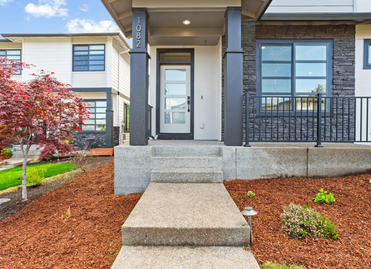 Beautifully Upgraded Home Near McMenamins Edgefield with Engineered Hardwood, Stainless Appliance... — Photo 2