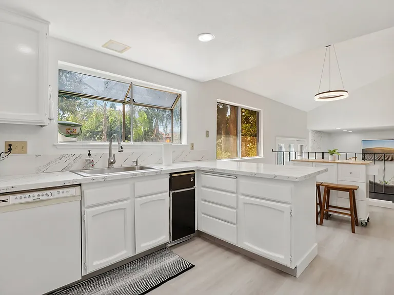 8560 Fern Crest Way — Photo 29