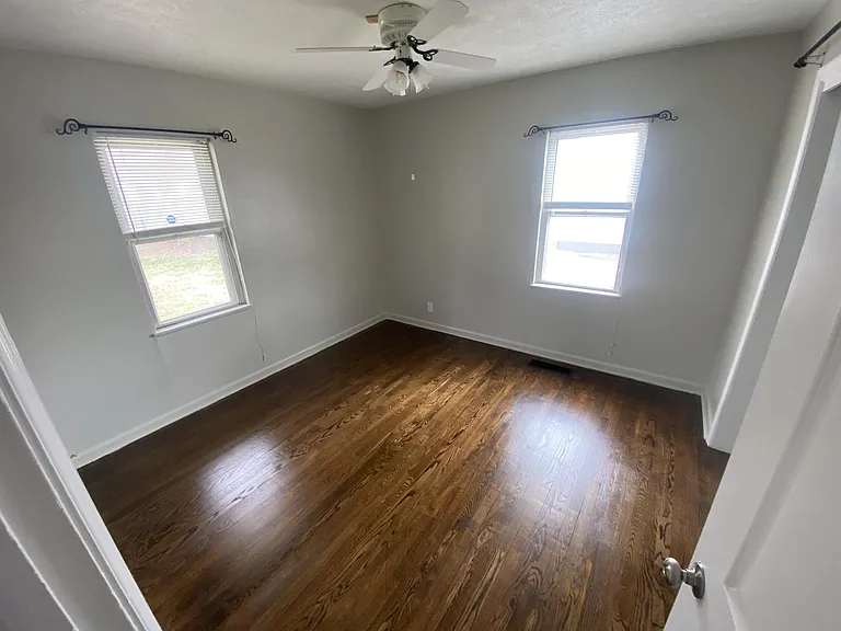 877 Windsor Dr — Photo 9