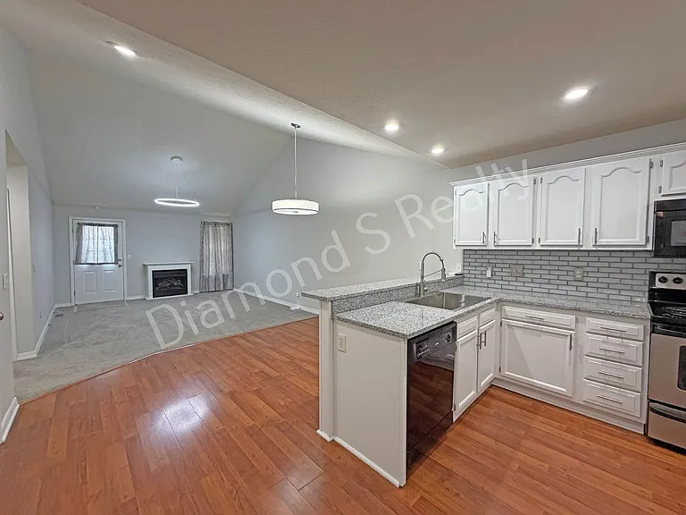 1331 W Sackett St — Photo 7