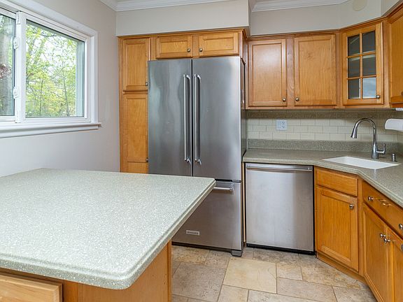 4th image of 2116 Saint Johns Ave APT B
