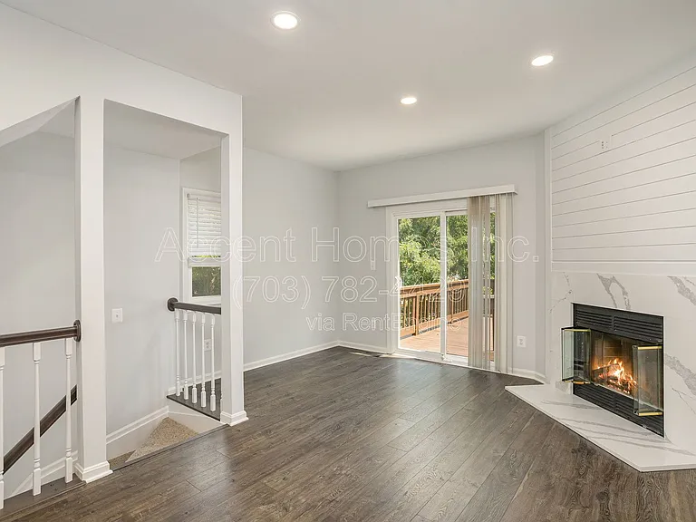 7301 Castleberg Ct — Photo 8