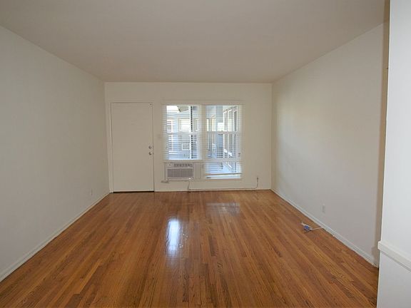 4th image of 5103 Cahuenga Blvd APT 11