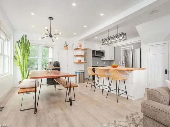 826 Beach Blvd, Hamilton, ON L8H 6Z4