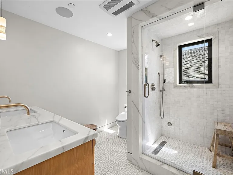 2629 Victoria Dr — Photo 20