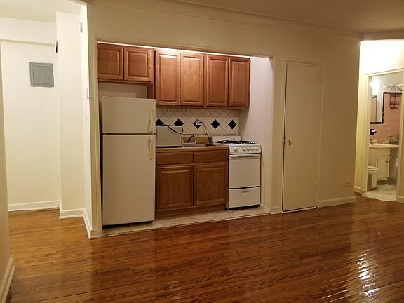 3rd image of 2241 Holland Ave APT 5C