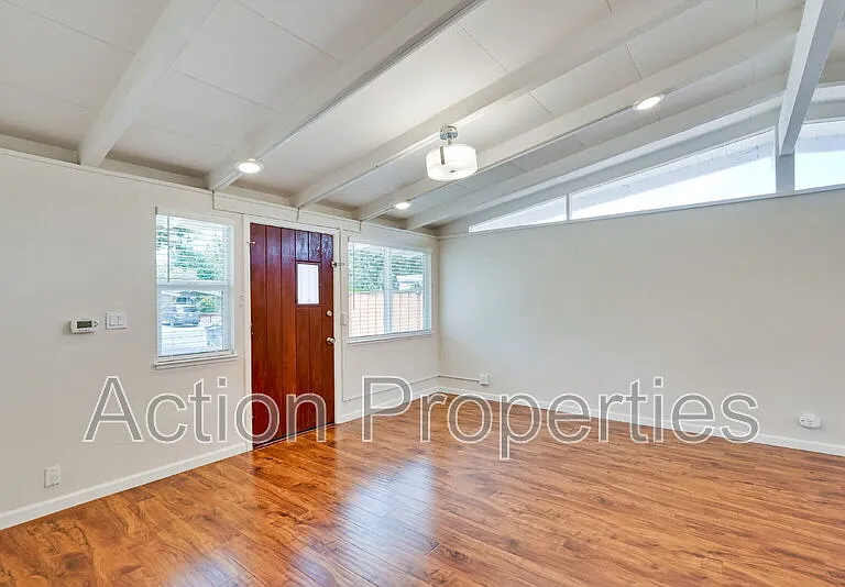 1343 Torrance Ave — Photo 3