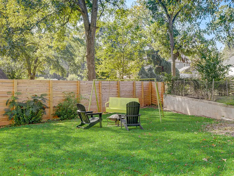 711 Campbell Cir — Photo 15