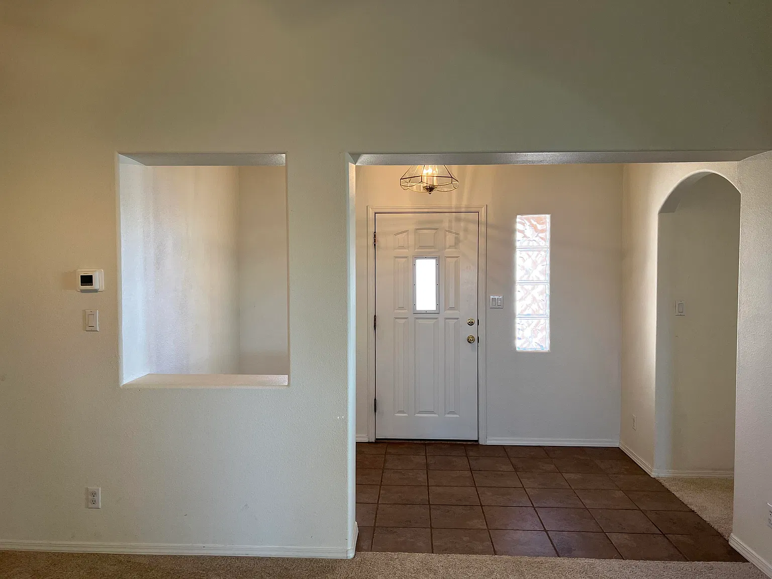 3 bed, 2.0 bath, 2000 sqft, $2,400 — Photo 2