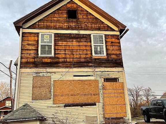 4th image of 2229 Wood Ave