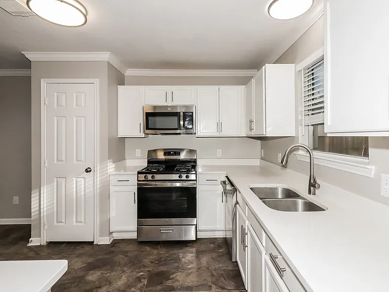 3615 Rolling Springs Ln — Photo 7