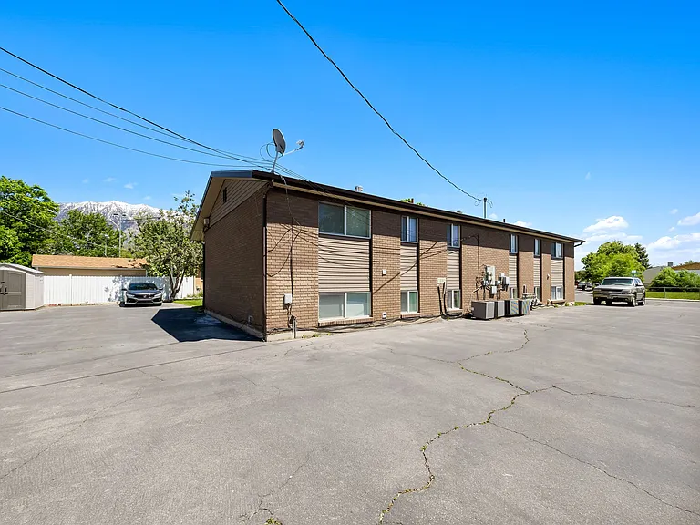 255 E 500 N — Photo 20