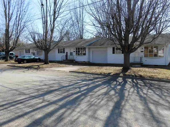 305 20th St, Lincoln, IL 62656