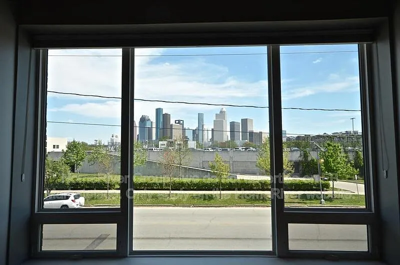2 bed, 3.0 bath, 2435 sqft, $3,400 — Photo 3