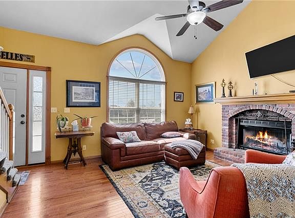 5th image of 104 N Spinnaker Dr