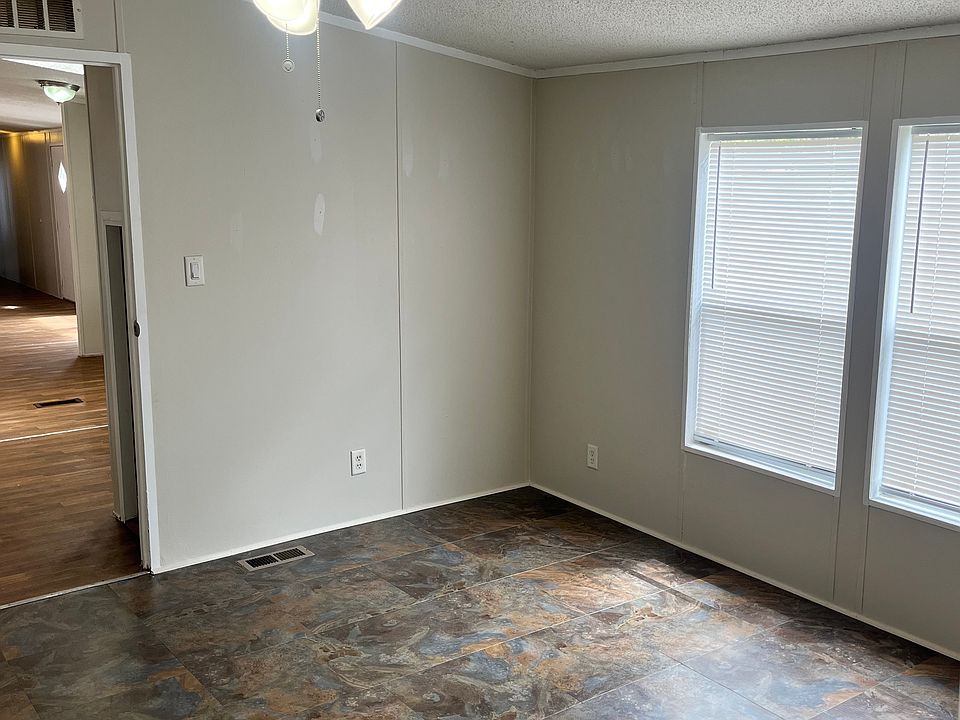 1st image of 204 Celery Ave N