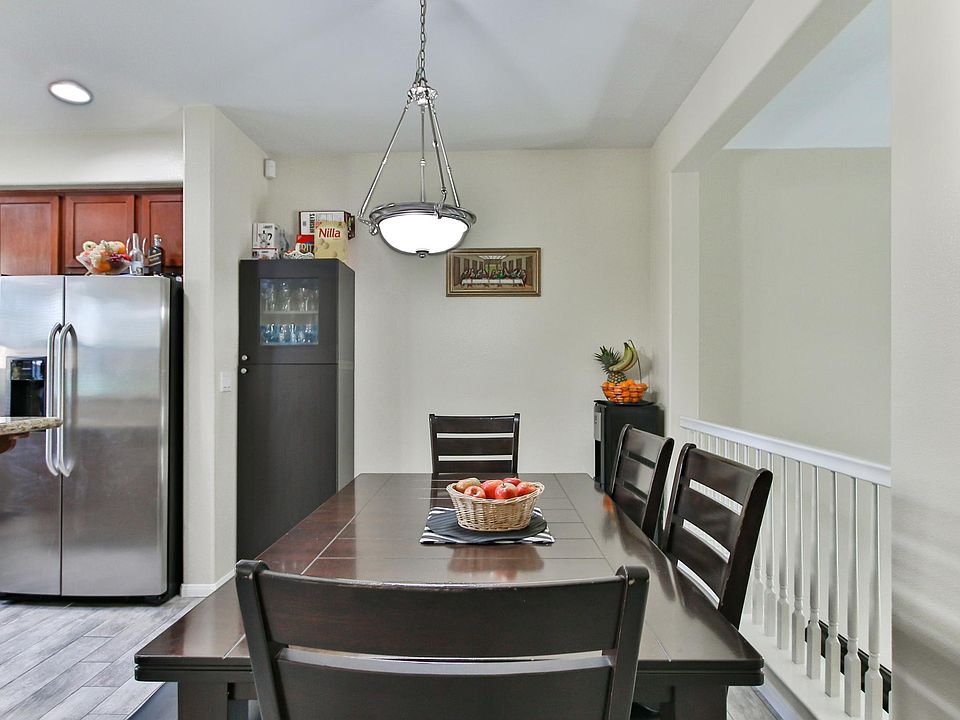 1st image of 718 Mariposa Cir