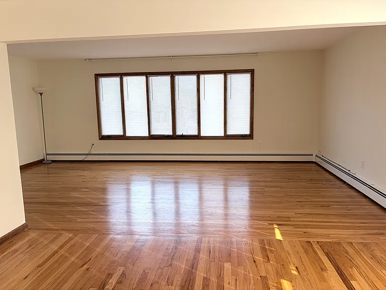 193 Banta Ave — Photo 3