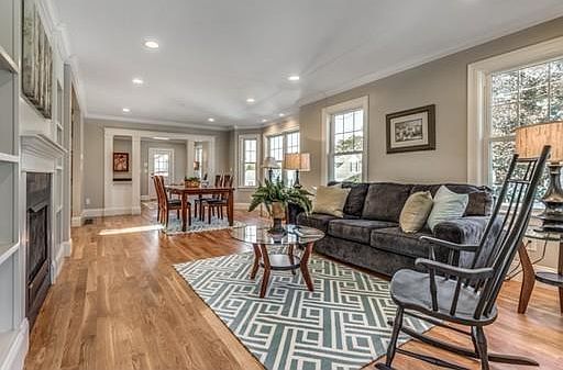 3rd image of 216 Woburn St