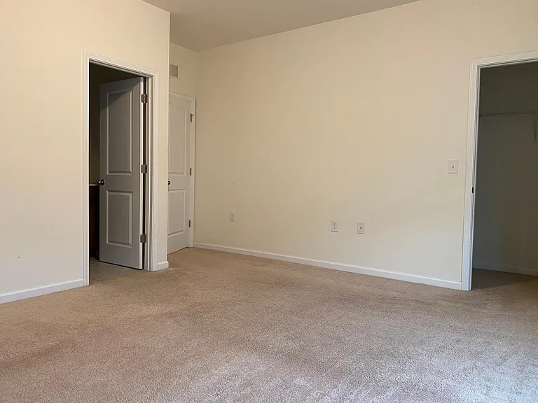 324 Skymont Dr — Photo 8