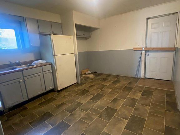 4th image of 1216 Quarry Ave NW