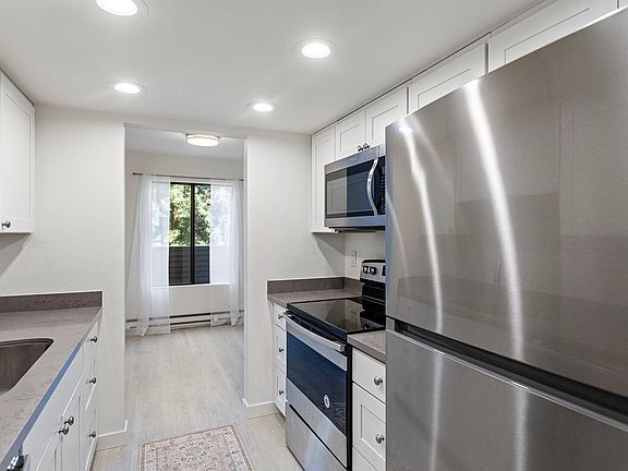 5th image of 10508 NE 32nd Pl APT G102