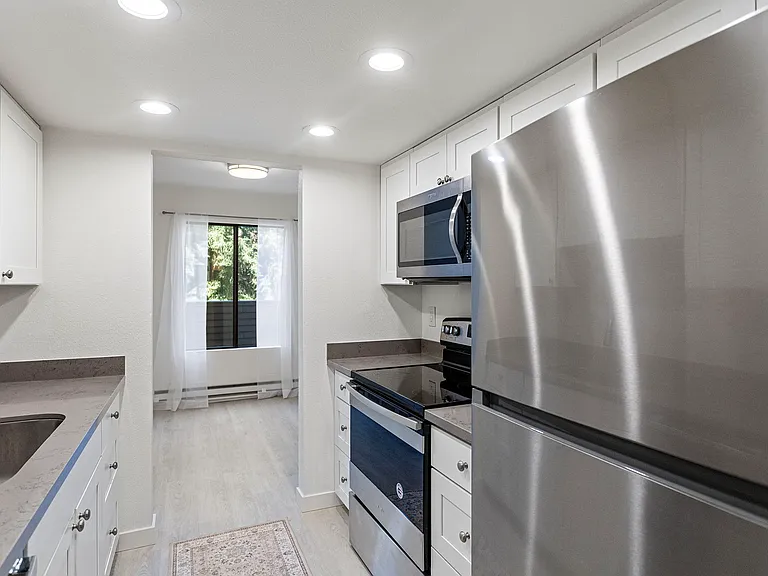 10508 NE 32nd Pl #G102 — Photo 5