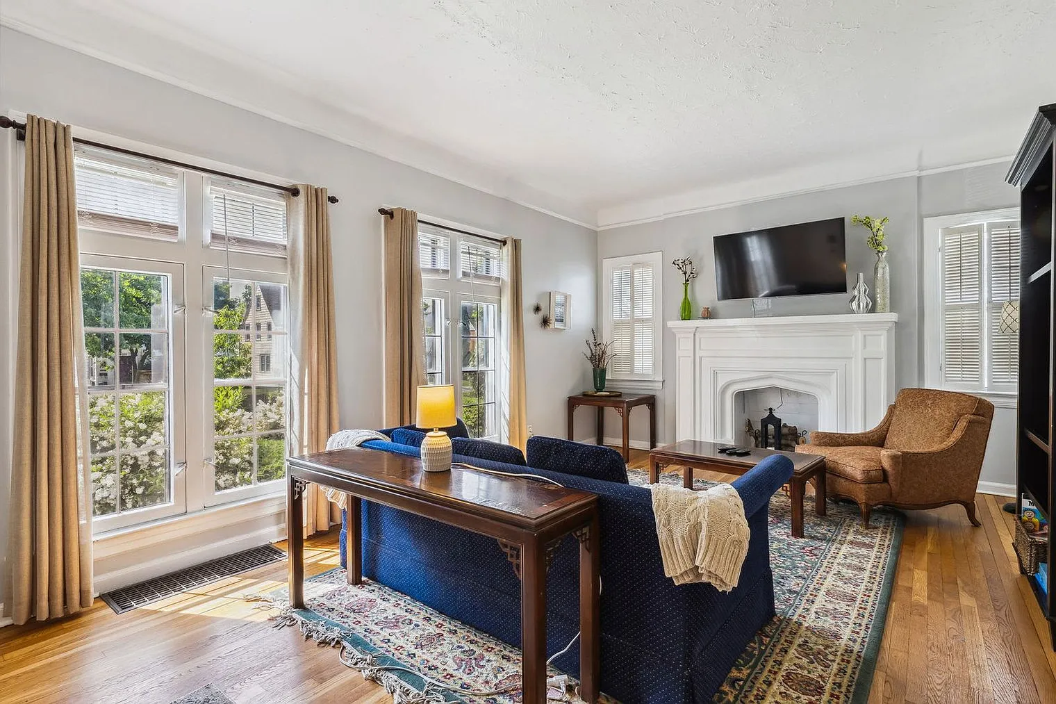 2 bed, 1.0 bath, 1097 sqft, $1,856 — Photo 1