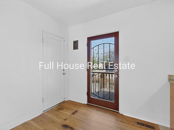 5th image of 2739 Santa Cruz Ave SE