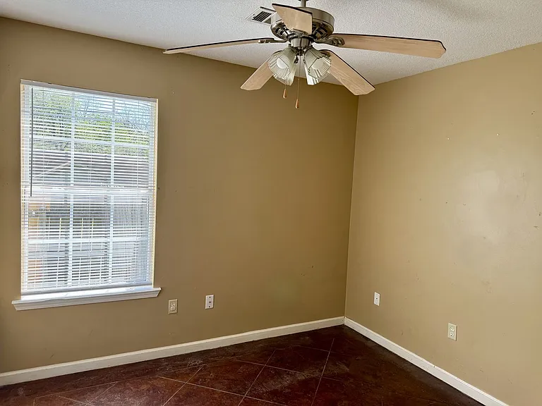 920 Belt St — Photo 10